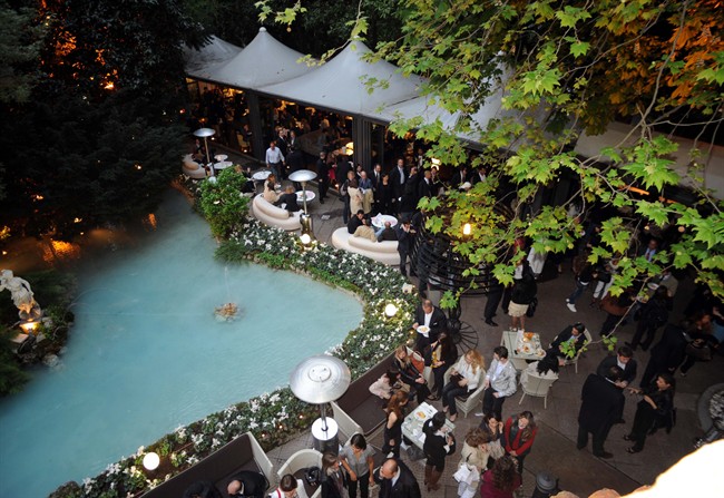 Aperitivo glamour nel giardino dello Sheraton Diana Majestic Milano