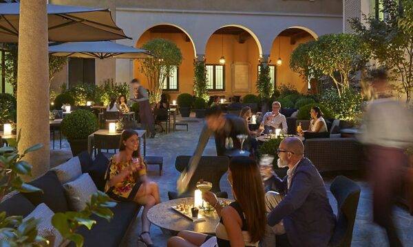 Milan Mandarin Bar