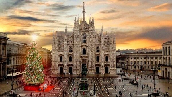 Albero di Natale In Piazza Duomo Milano