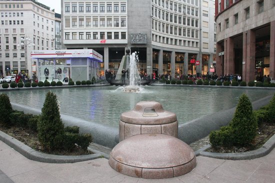 Fontana di Piazza San Babila