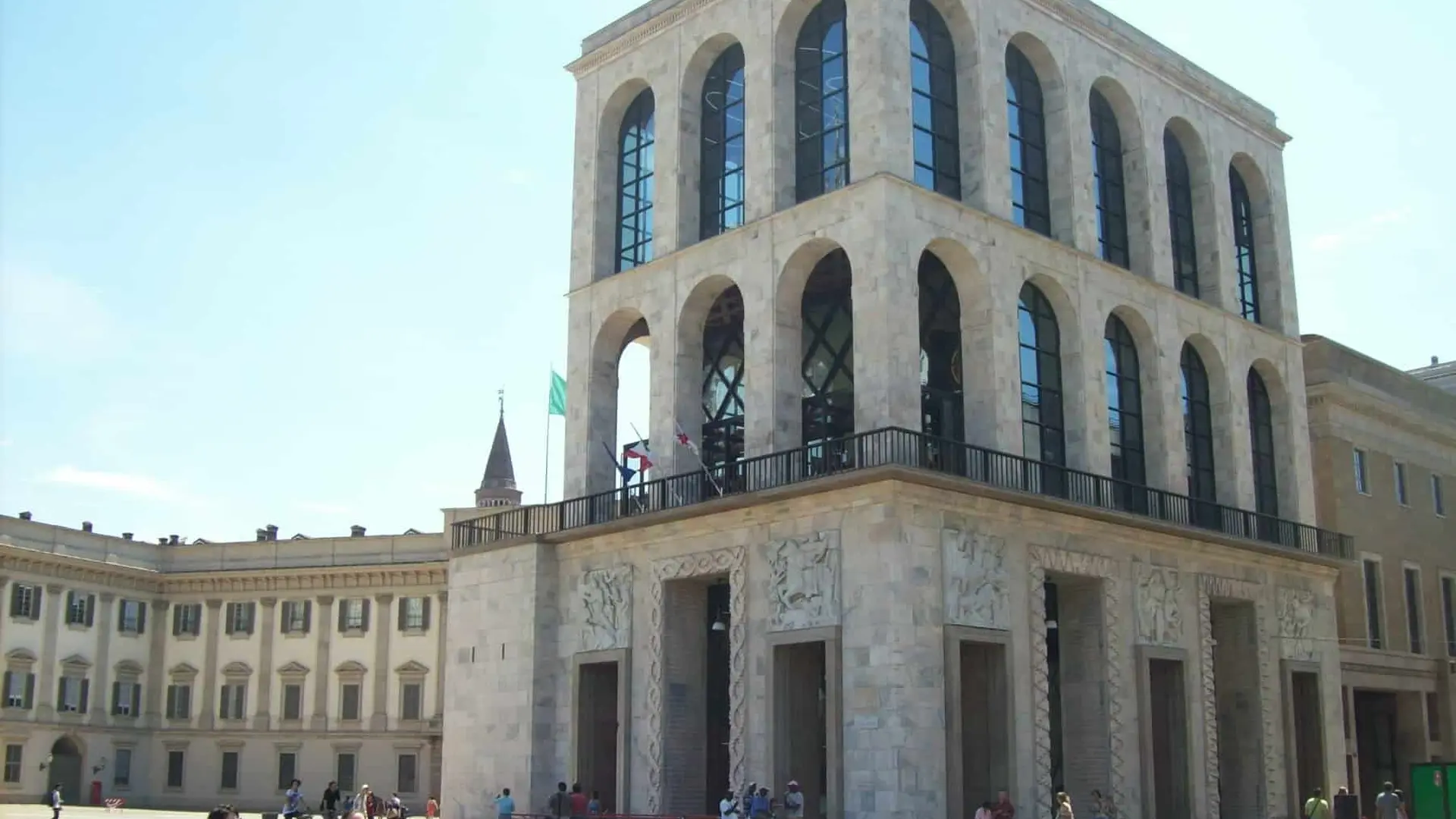 Museo del Novecento Milano: arte moderna, Fontana e vista Duomo