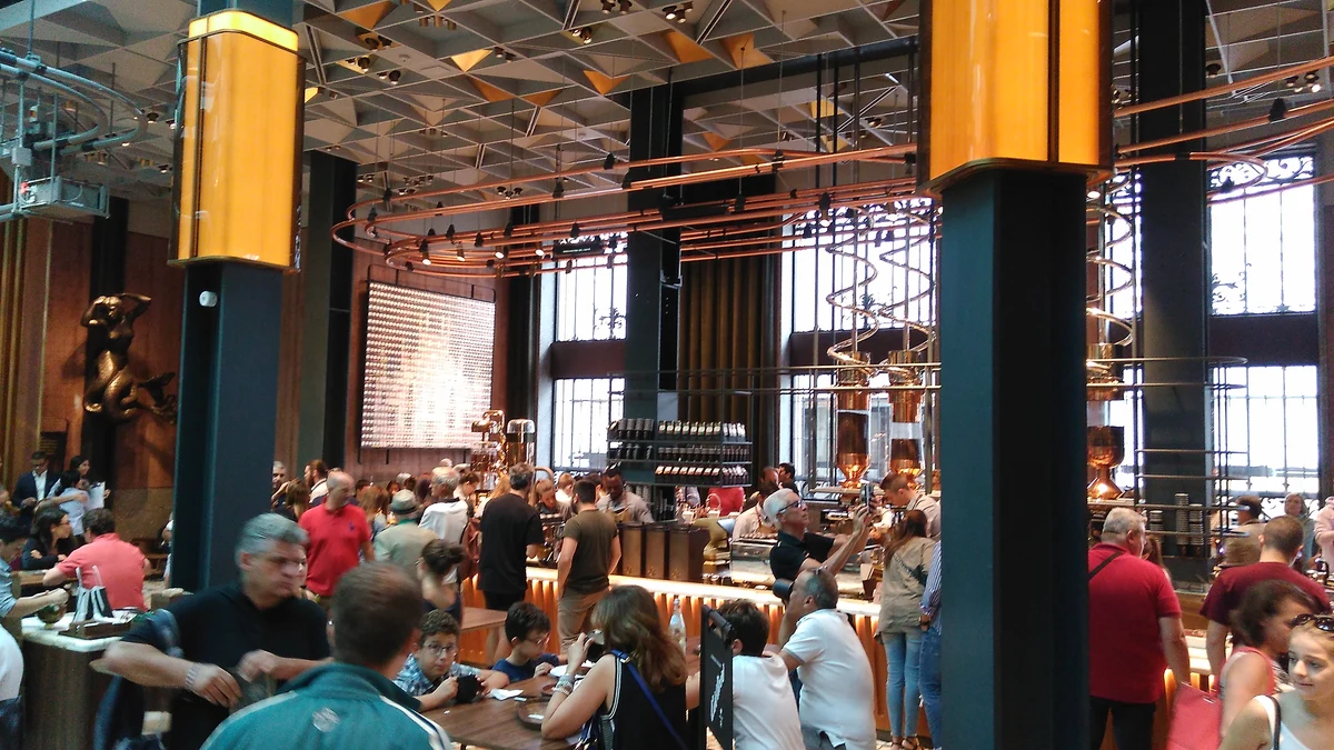 Starbucks Reserve Roastery Milano in Piazza Cordusio